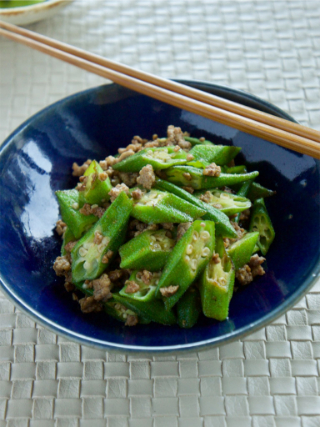 オクラとひき肉のカレーしょうゆ炒め