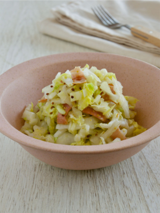 白菜がたくさん食べられるベーコンのサラダ