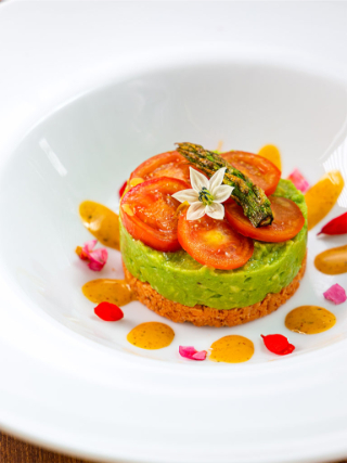 アボカドと鮭フレークのセルクル仕立て