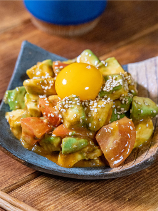 韓国風アボカドユッケ、コチュジャンだれで