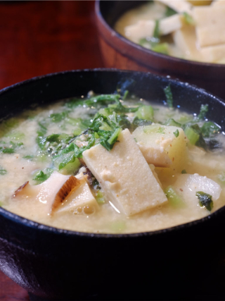 根菜類と高野豆腐のお味噌汁