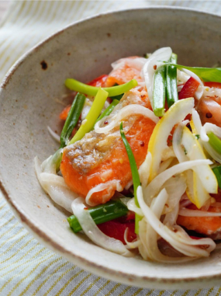 新玉ねぎと鮭のハニーレモンマリネ