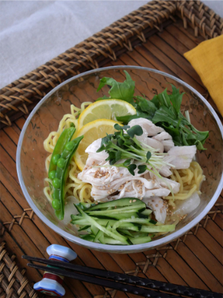 野菜と蒸し鶏のさっぱりレモン冷やし中華