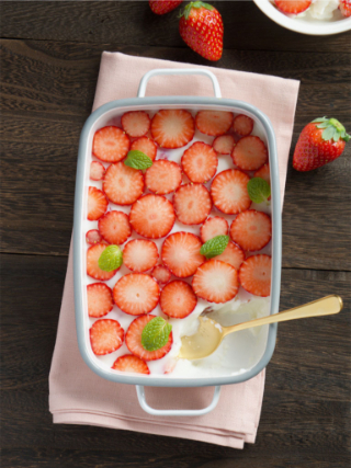 いちごたっぷり！なめらか濃厚ミルクプリン