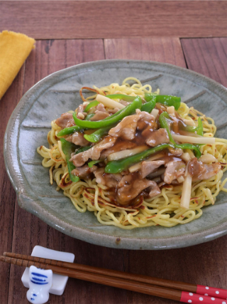 チンジャオロースのあんかけ焼きそば