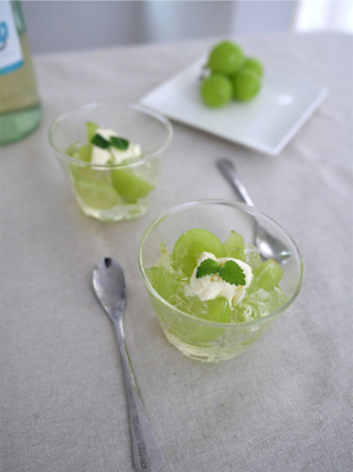 シャインマスカットと白ワインの大人ゼリー