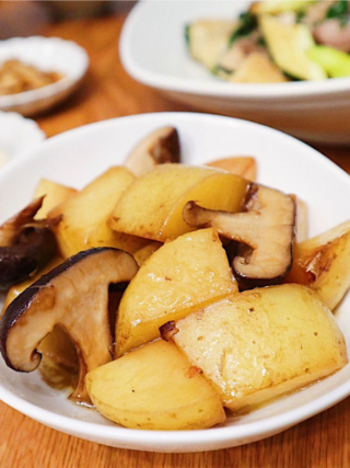 新じゃがとしいたけのバターしょうゆ炒め