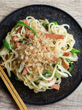 調味料1つでできる、うどんチャンプルー